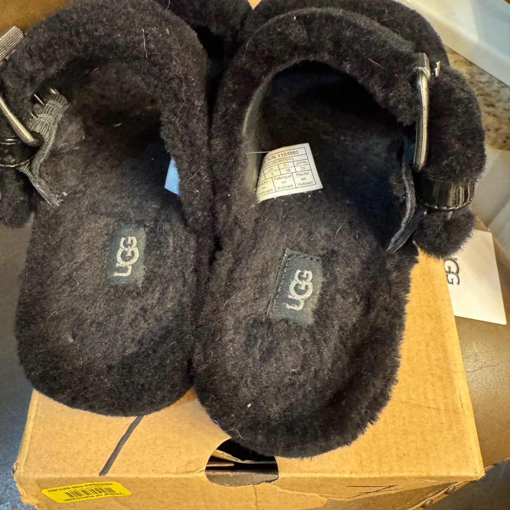 UGG Black Fluffy Buckle Sandals
